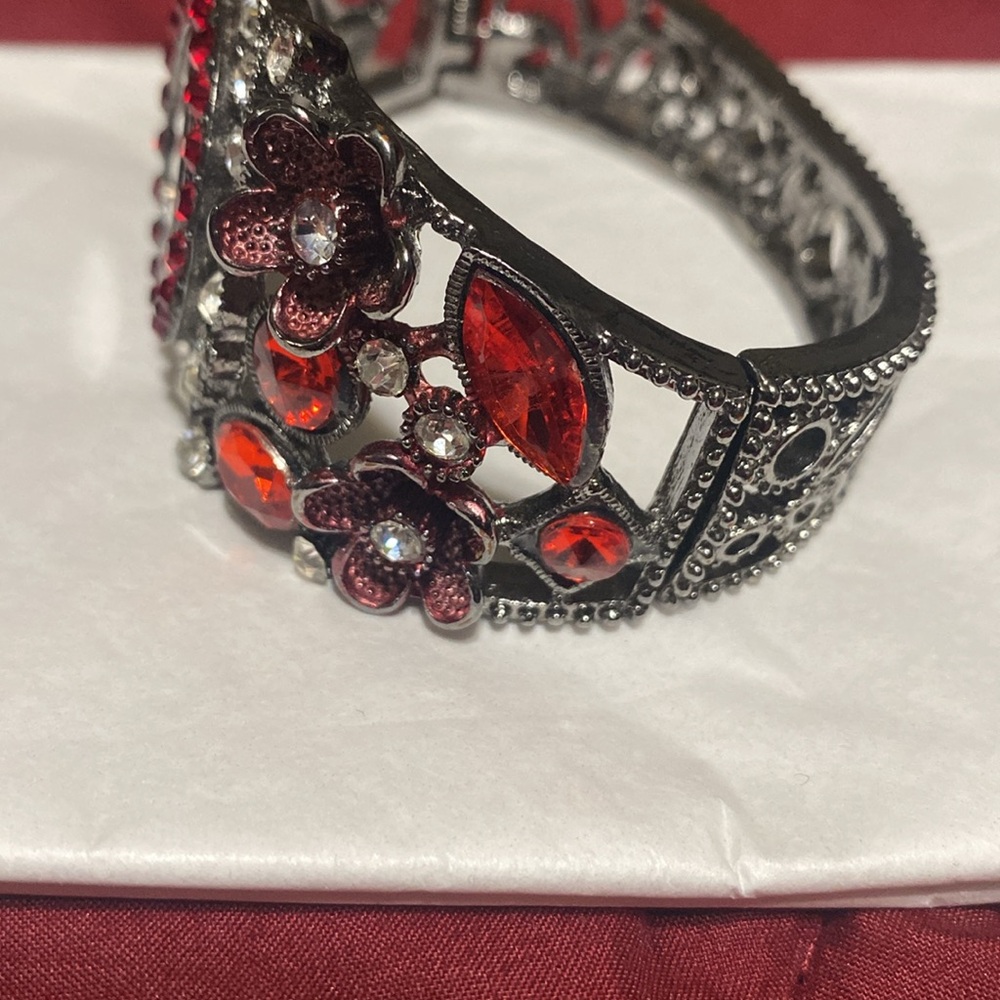 Dark Silver Ruby Red Bracelet Watch - image 5